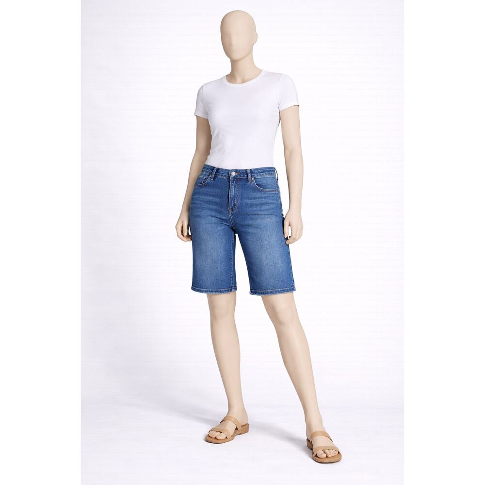 Levi’s Women’s Blue Denim Shorts y2k styleMid Rise 10/7 Classic Summer w31